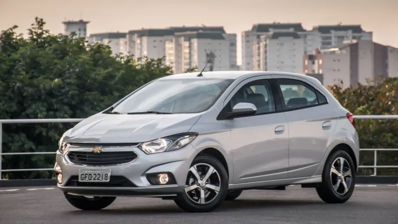 Carro com passagem por locadora: Como usar a consulta online para negociar o preço lá embaixo